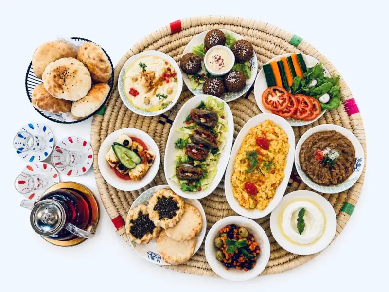 طبلية فطور الديوان على صينية من الخوص